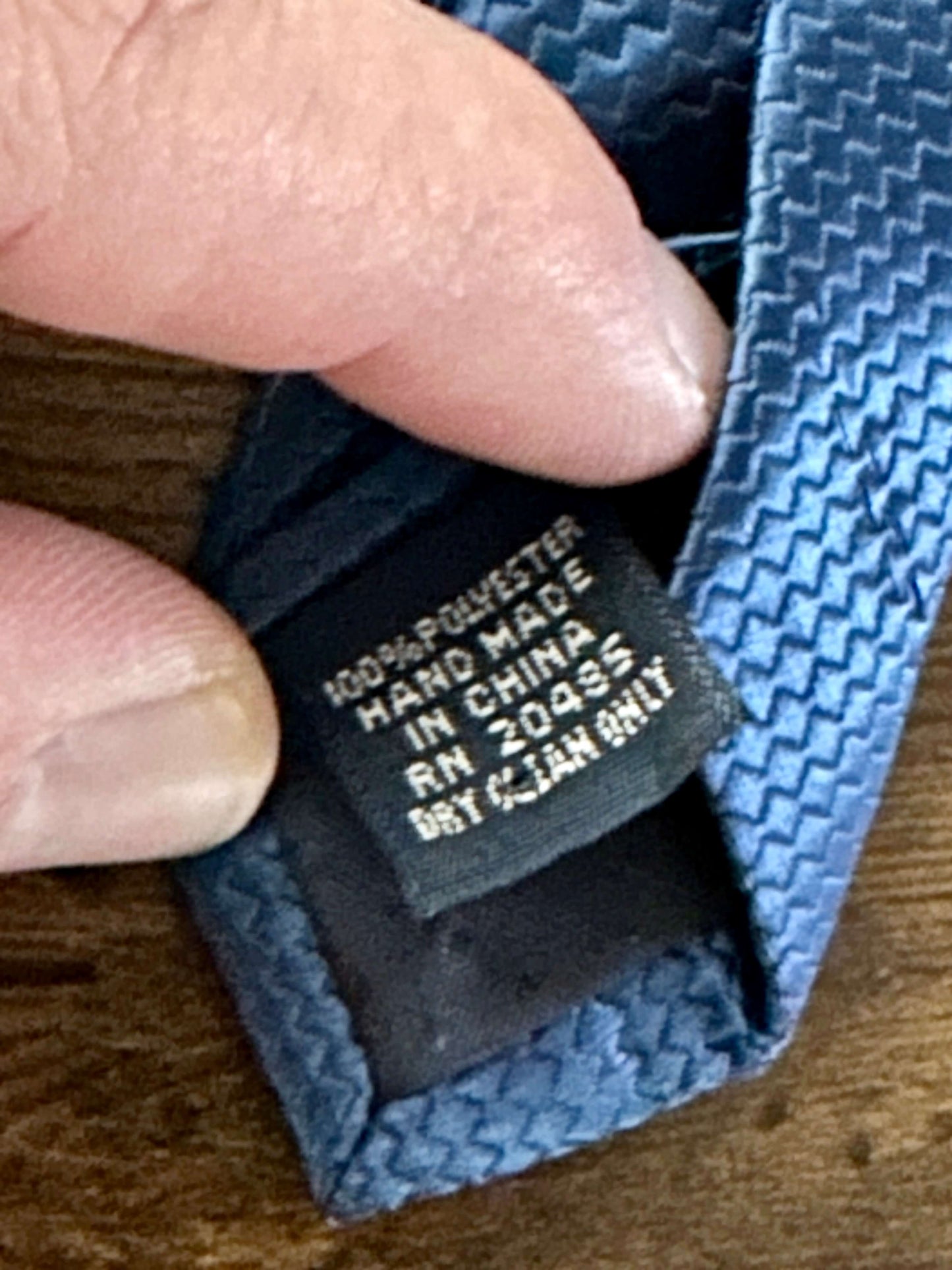 Isaac Mizrahi Men's Solid 100 polyester Blue Textured Weave Neck Tie Navy