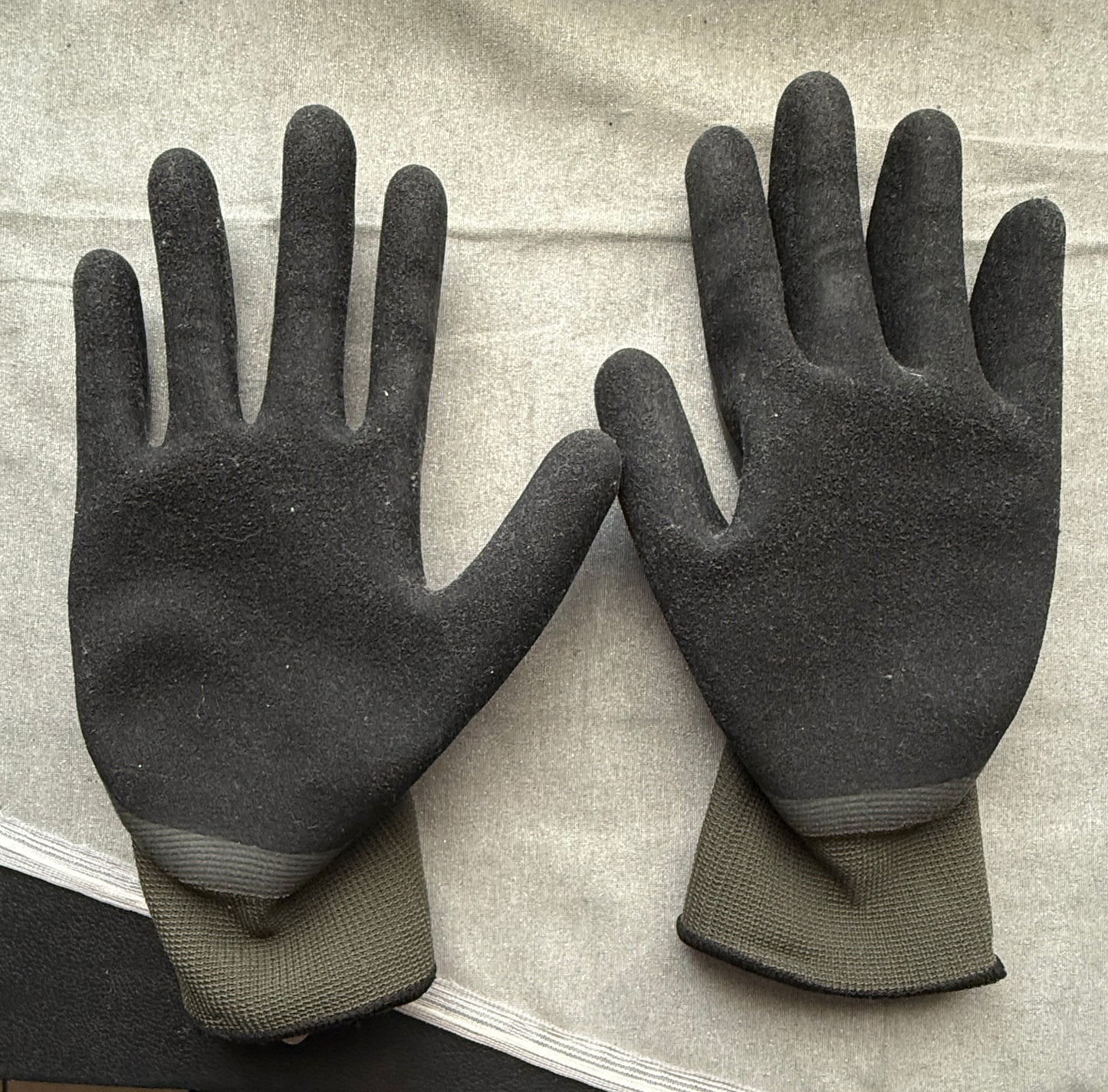 Ridgecut Waterproof Work Gloves One Size Fits All Textured Grip Utility Gardening Pair