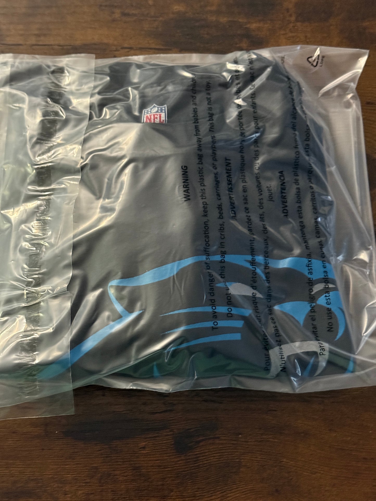 New Era Carolina Panthers Large Short Sleeve Shirt