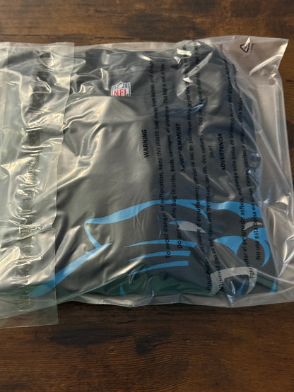 New Era Carolina Panthers Large Short Sleeve Shirt